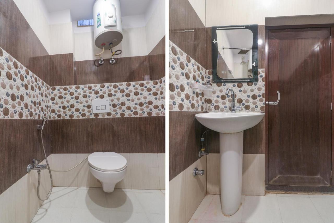 Oyo 60651 Hotel Arya Benares Buitenkant foto